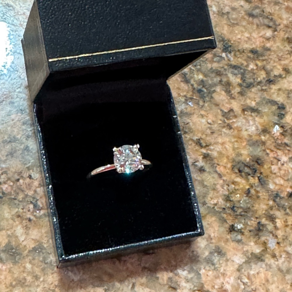14K Yellow Gold, 2.06 KARAT DIAMOND! engagement ring! Absolutely beautiful!!!
